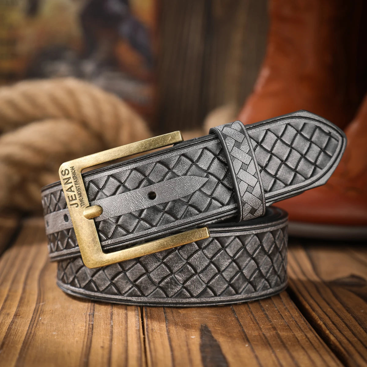 A classic retro PU material embossed belt metal plate buckle head men and women the same daily casual delivery punch nails
