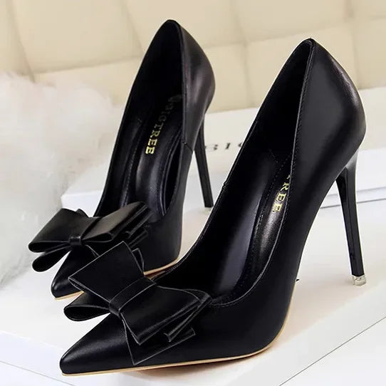 2025 New Luxury Women's High Heels with Side Empty Thin Heels and Pointed Toes High Quality Temperament Lacquer High Heels